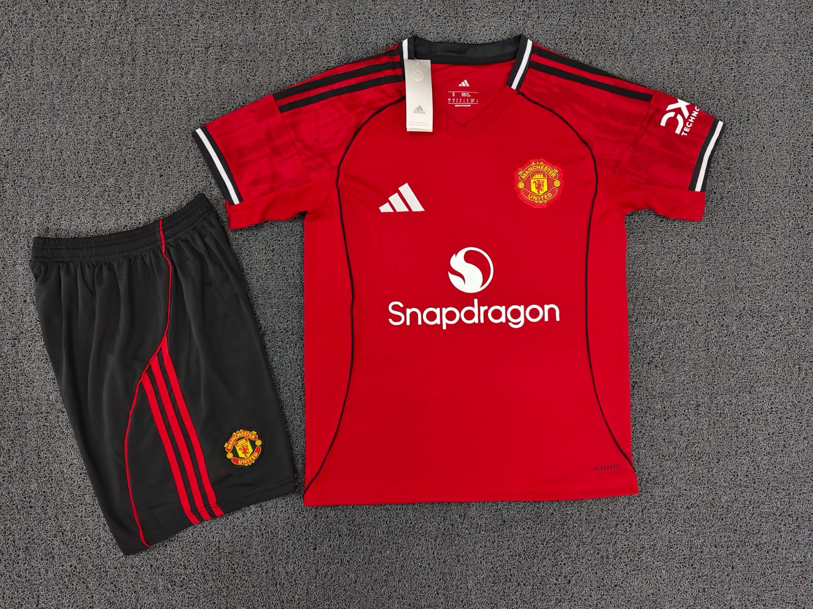 Manchester United 25/26 Home Kit (Master Copy) – With Shorts & Original Packaging